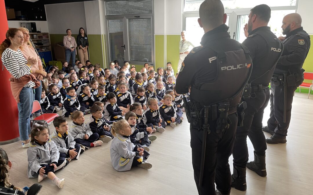 Nos visita La Policía Nacional